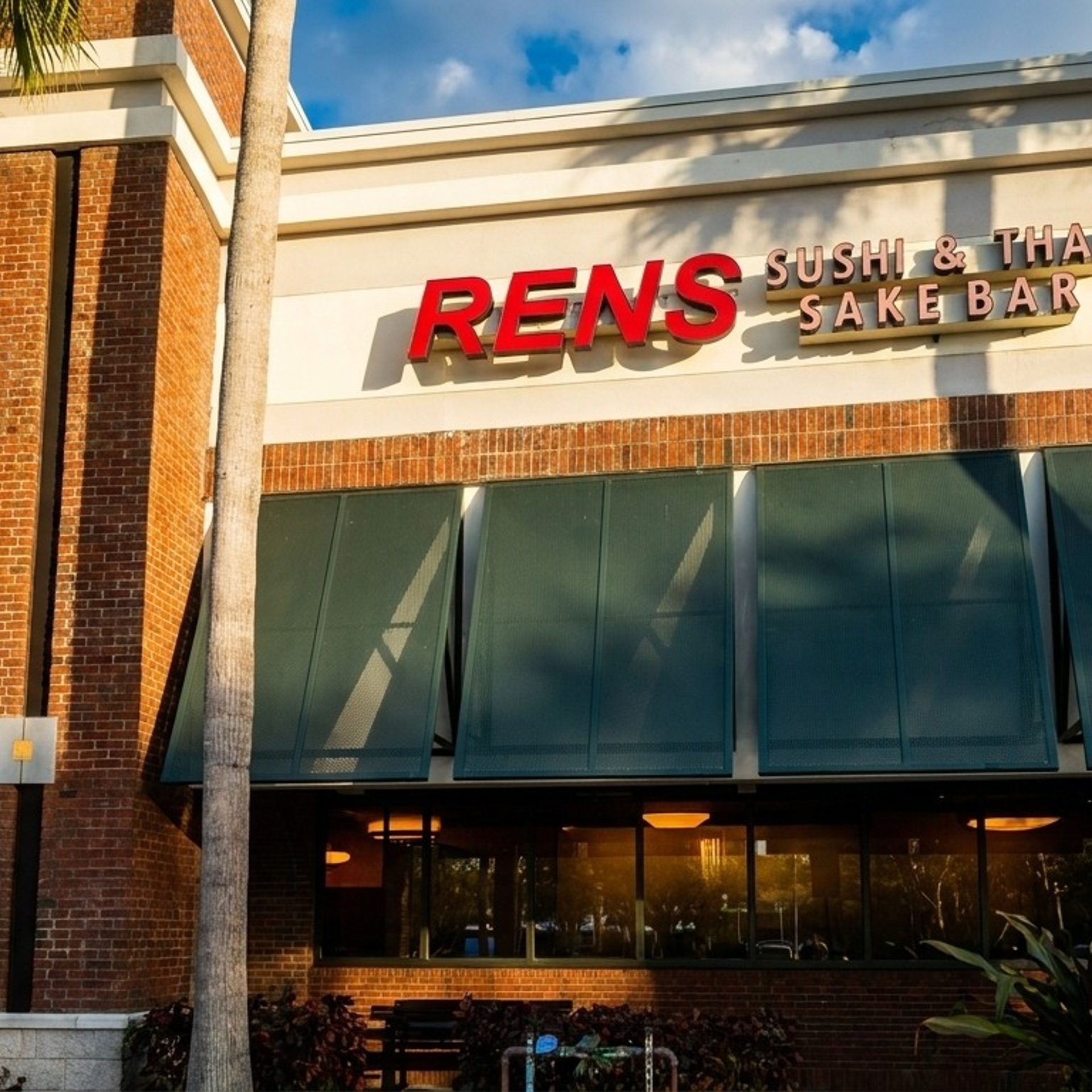 Welcome to Ren’s Sushi, Japanese & Thai