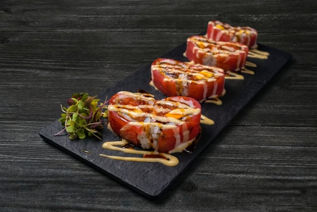 Red love roll
